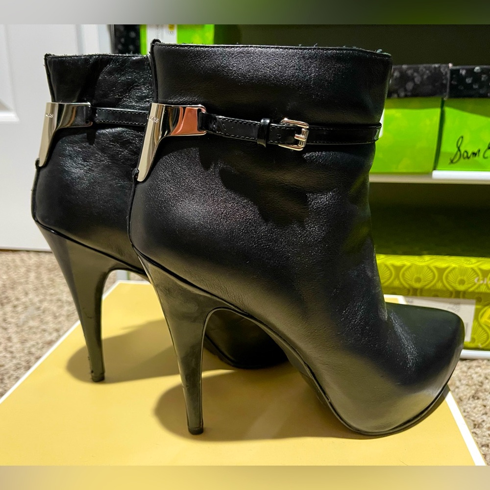 Leather Michael by Michael Kors Alani Bootie Size 8 (used)